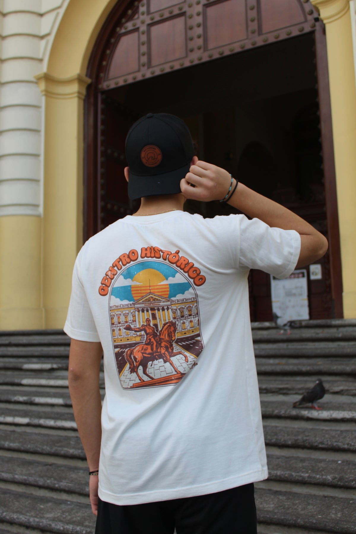 Man wearing T-Shirt Centro Histórico in front of the historic cathedral in San Salvador